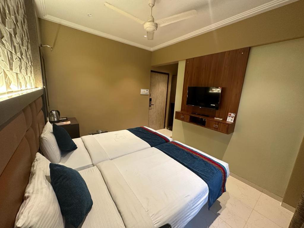 Srikrishna Paradise Hotel Thane Navi Mumbai エクステリア 写真